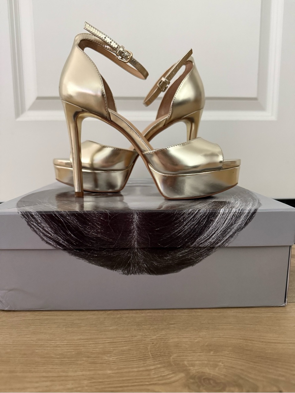 Jennifer Lopez “Idolina” Champagne Gold Platform Heels - Picture 2 of 6